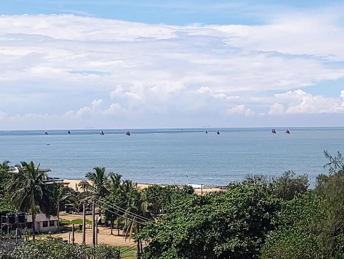 Apartment Ocean Breeze - Waves Luxury Condo Negombo