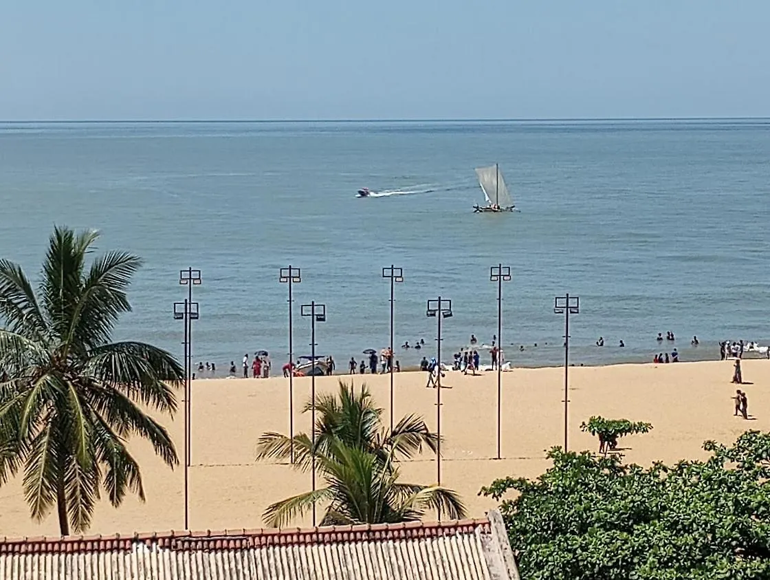 Apartment Ocean Breeze - Waves Luxury Condo Negombo