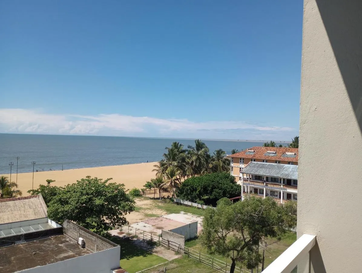 Ocean Breeze - Waves Luxury Condo Negombo Apartment