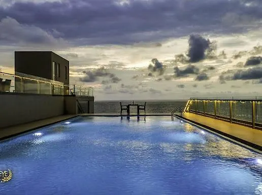 Apartment Ocean Breeze - Waves Luxury Condo Negombo