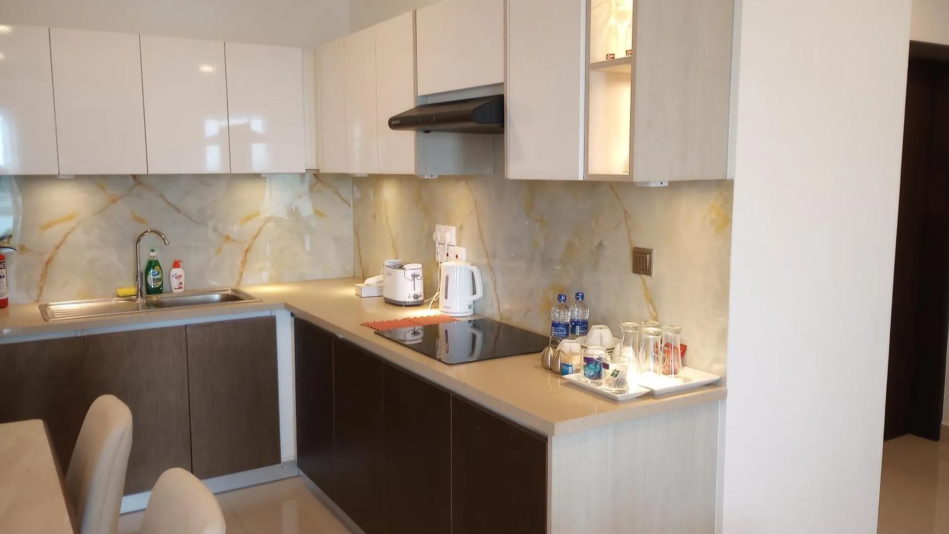 Ocean Breeze - Waves Luxury Condo Negombo