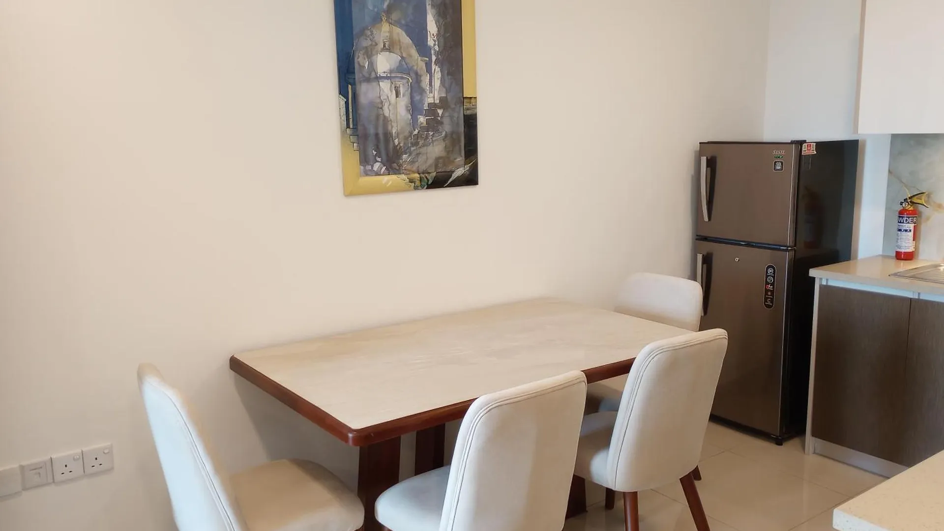 Apartment Ocean Breeze - Waves Luxury Condo Negombo Sri Lanka