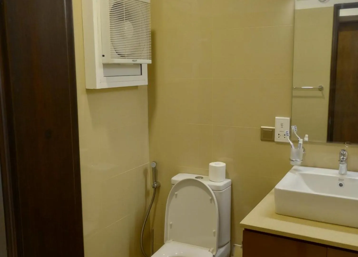 Ocean Breeze - Waves Luxury Condo Negombo Apartment