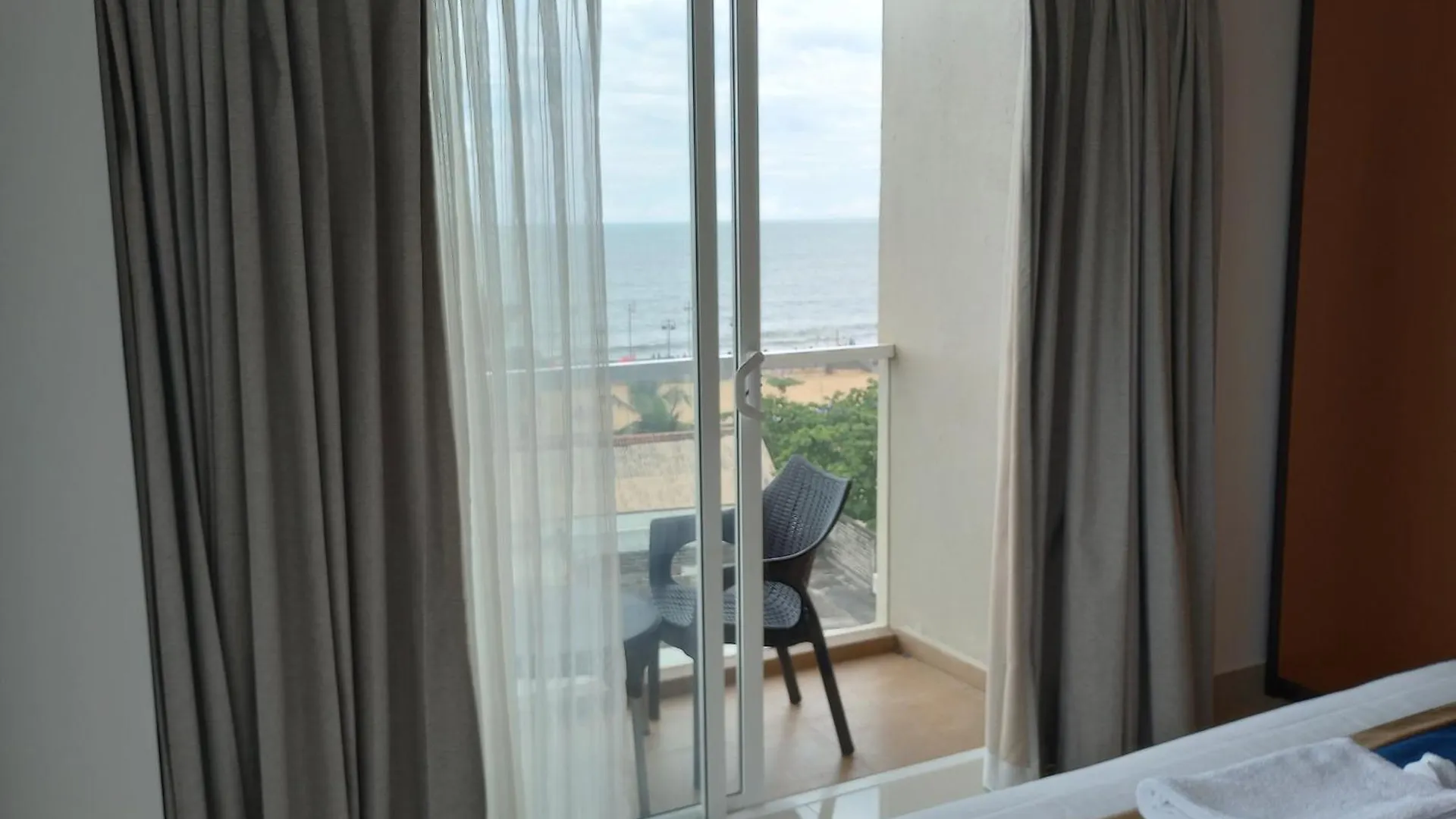 Ocean Breeze - Waves Luxury Condo Negombo 0*,