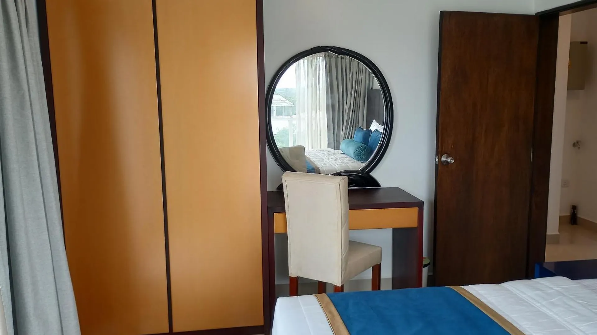 Ocean Breeze - Waves Luxury Condo Negombo